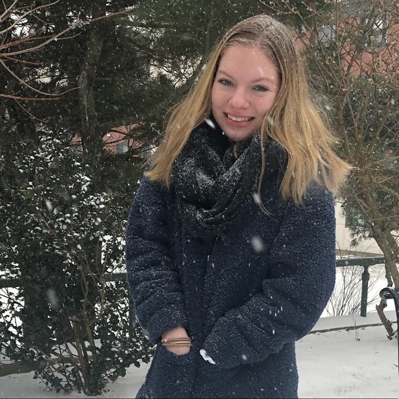 Meet your Posher, Dakota - Picture 1 of 1